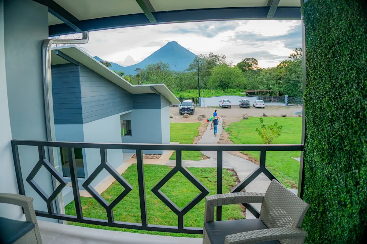 Villa Sundrop - Refined three-bedroom retreat with tropical gardens and volcano views